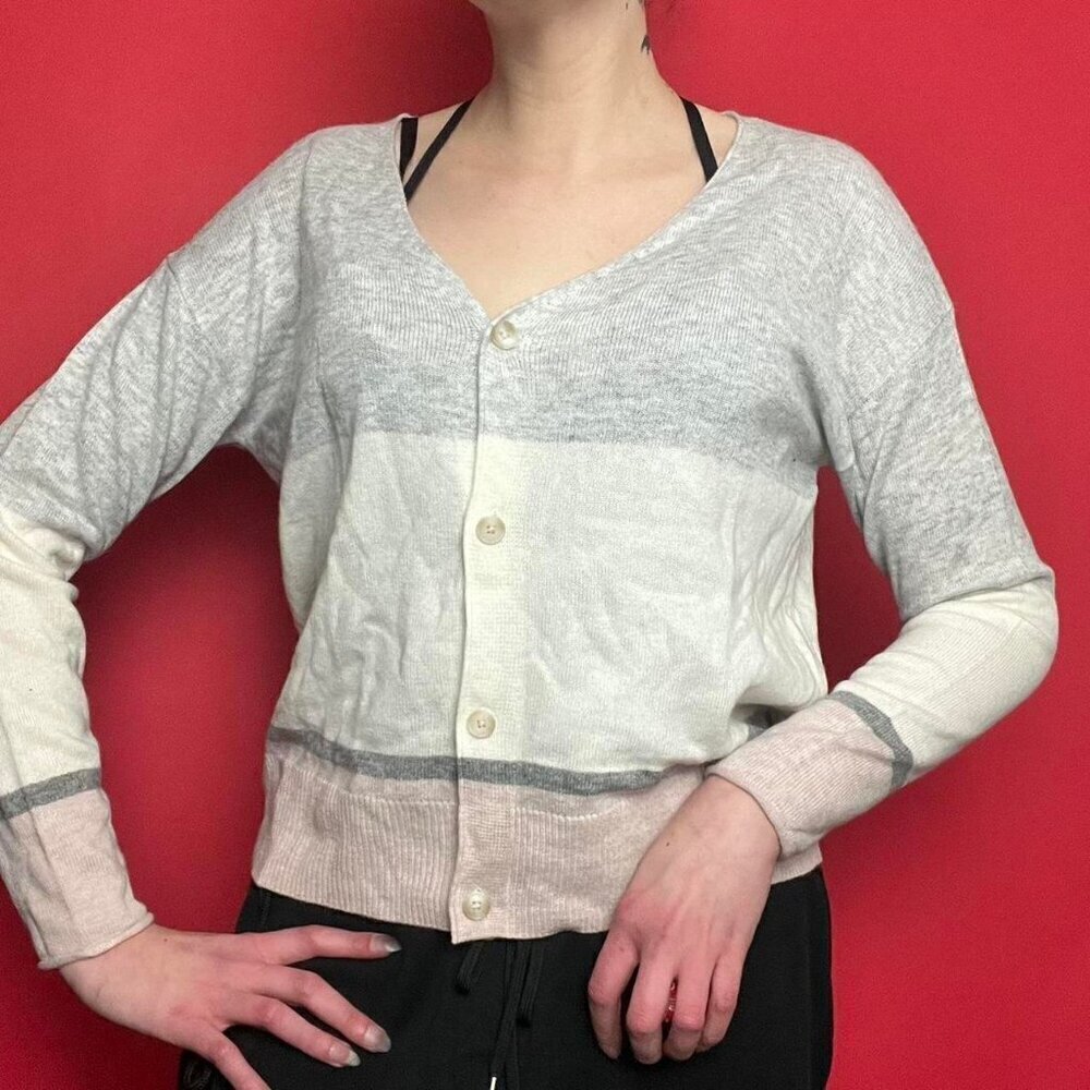 Reitman’s / Dainty long sleeve cardigan top 🩶🤍